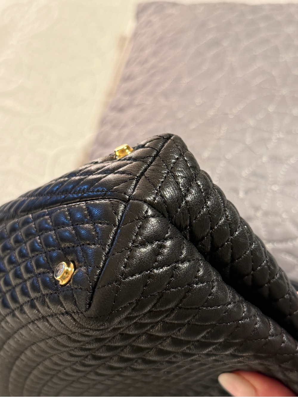 BALLY Women’s Vintage Quilted Black Leather Top Handle Purse Gold Turnlock NEW - Picture 4 of 16